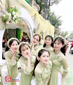 Nữ Bê Quả - Áo Dài Xanh Bơ